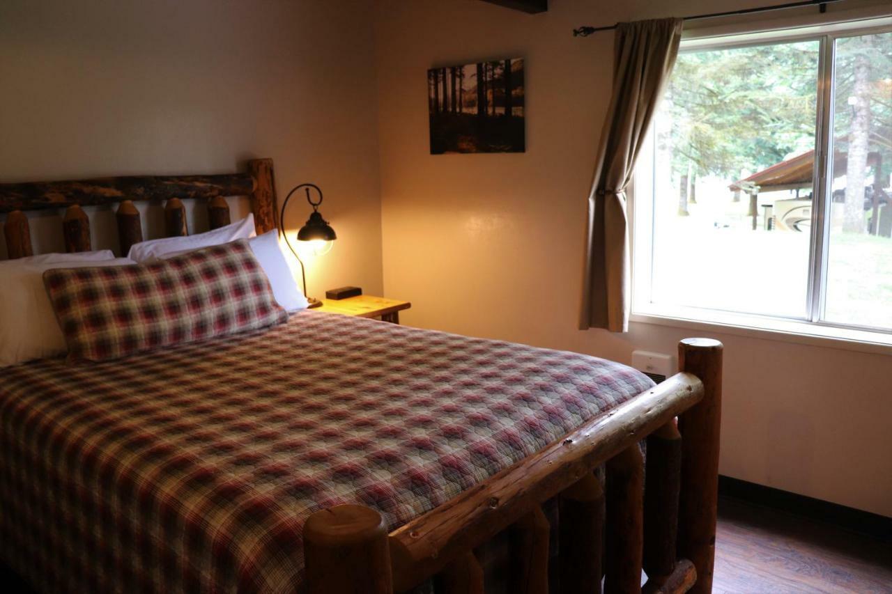 Lone Fir Resort Cougar Екстериор снимка
