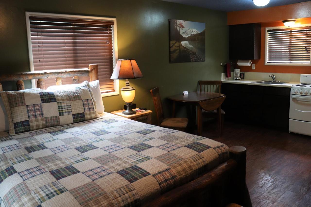 Lone Fir Resort Cougar Екстериор снимка
